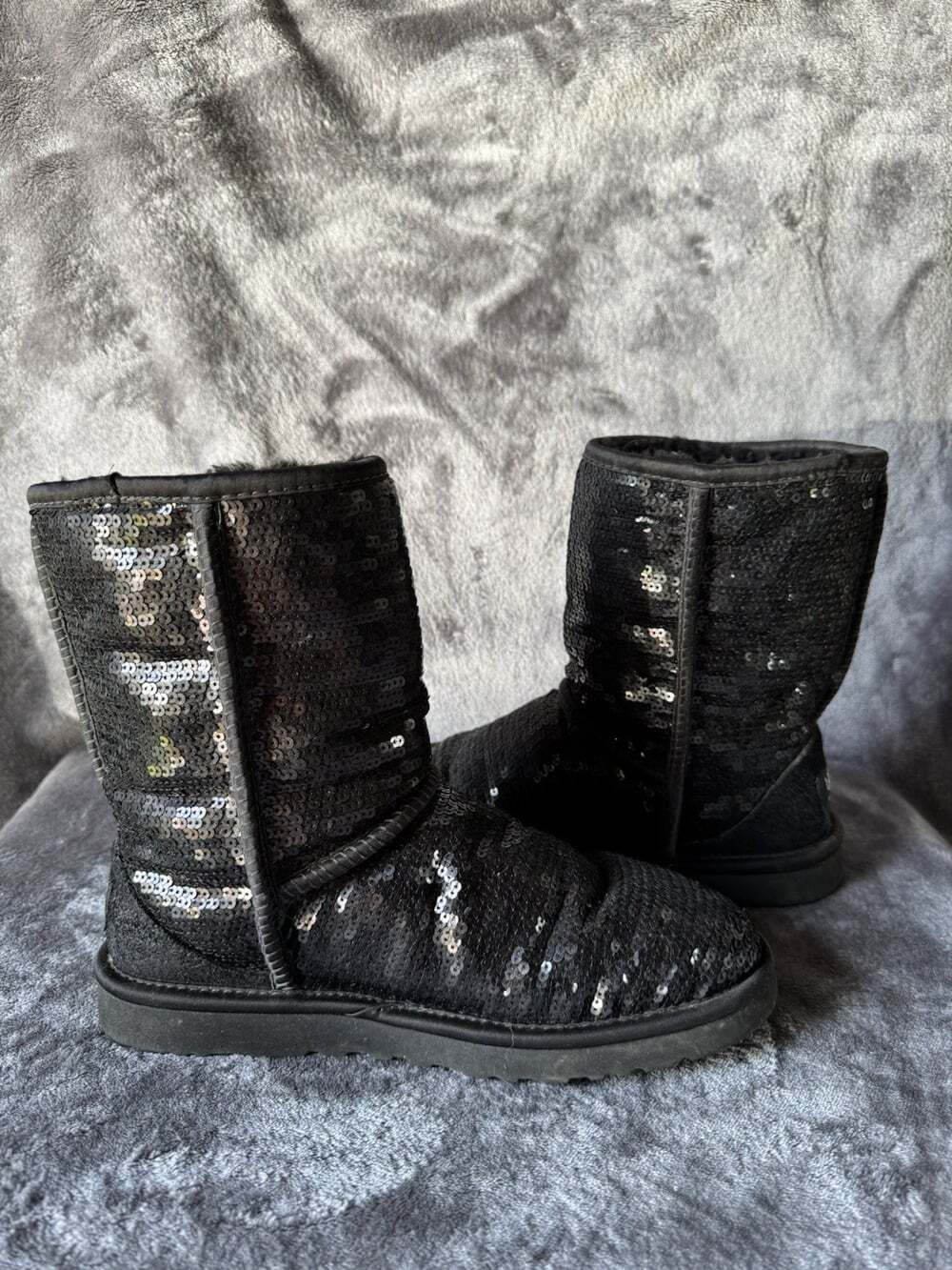 UGG Classic Short Black Sequin Sparkle Sheepskin Lined Boots Women’s Size 6